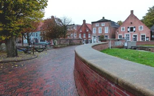 Morgens am alten Sieltor in Greetsiel