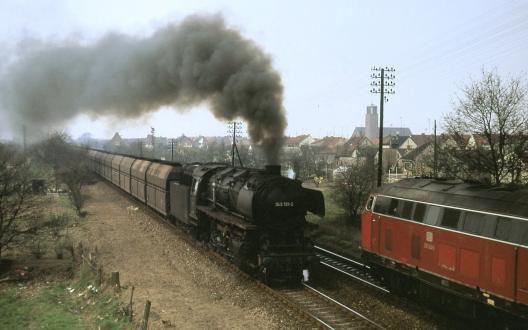 Eine BR 043 auf der Emslandstrecke im Jahr 1974