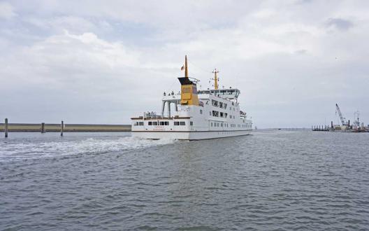 Fähre 'Frisia II' der Reederei Frisia auf dem Weg von Norddeich zur Insel Juist
